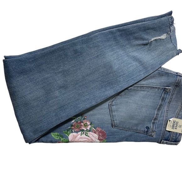 American Rag Cie Super Skinny Mid-Rise Junior Size 15 Flower Jeans - Picture 6 of 10